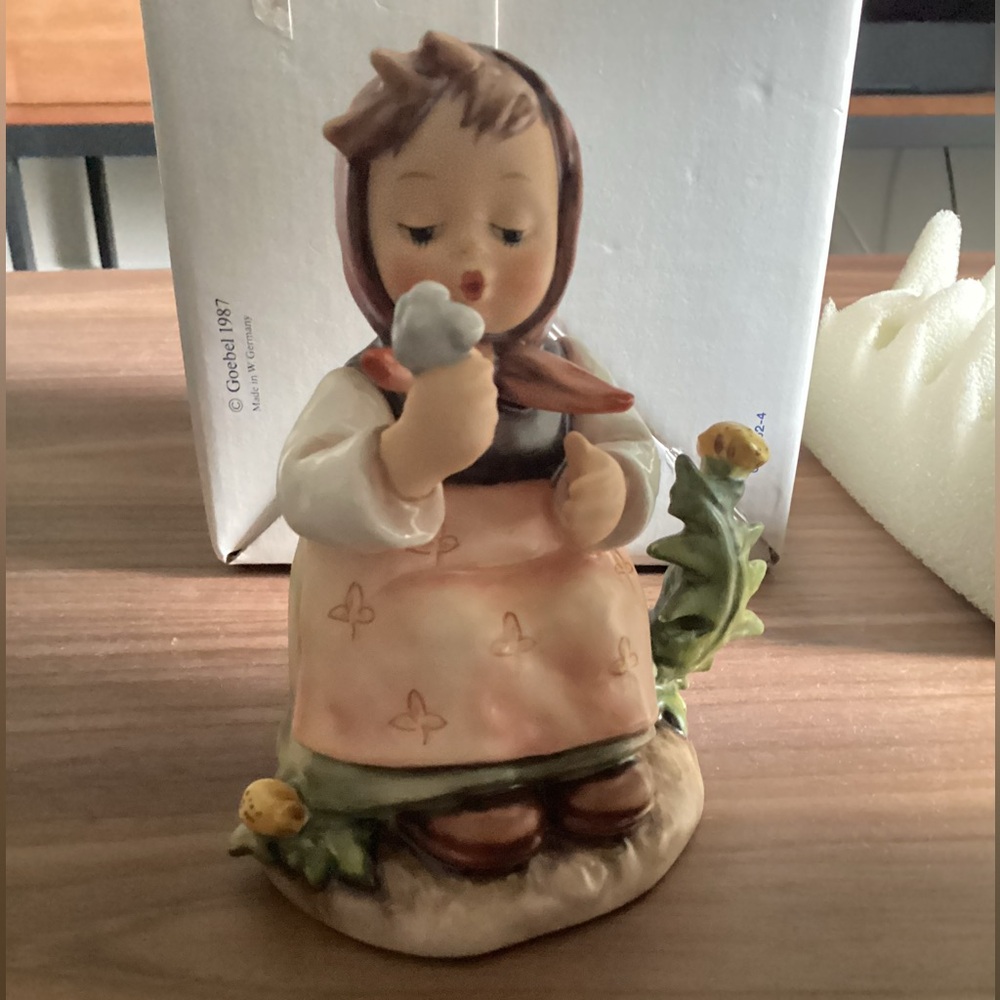 Hummel Figurine #267 Make A Wish